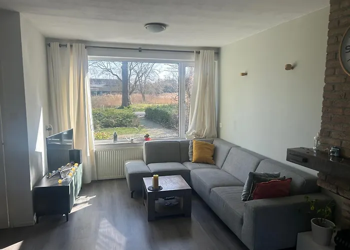 3 Bedroom House Great Views *